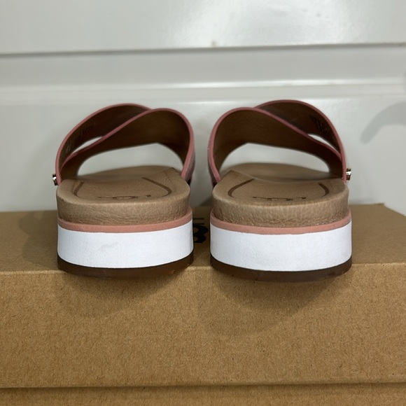 UGG Pink Kari Sandal - Picture 4 of 15